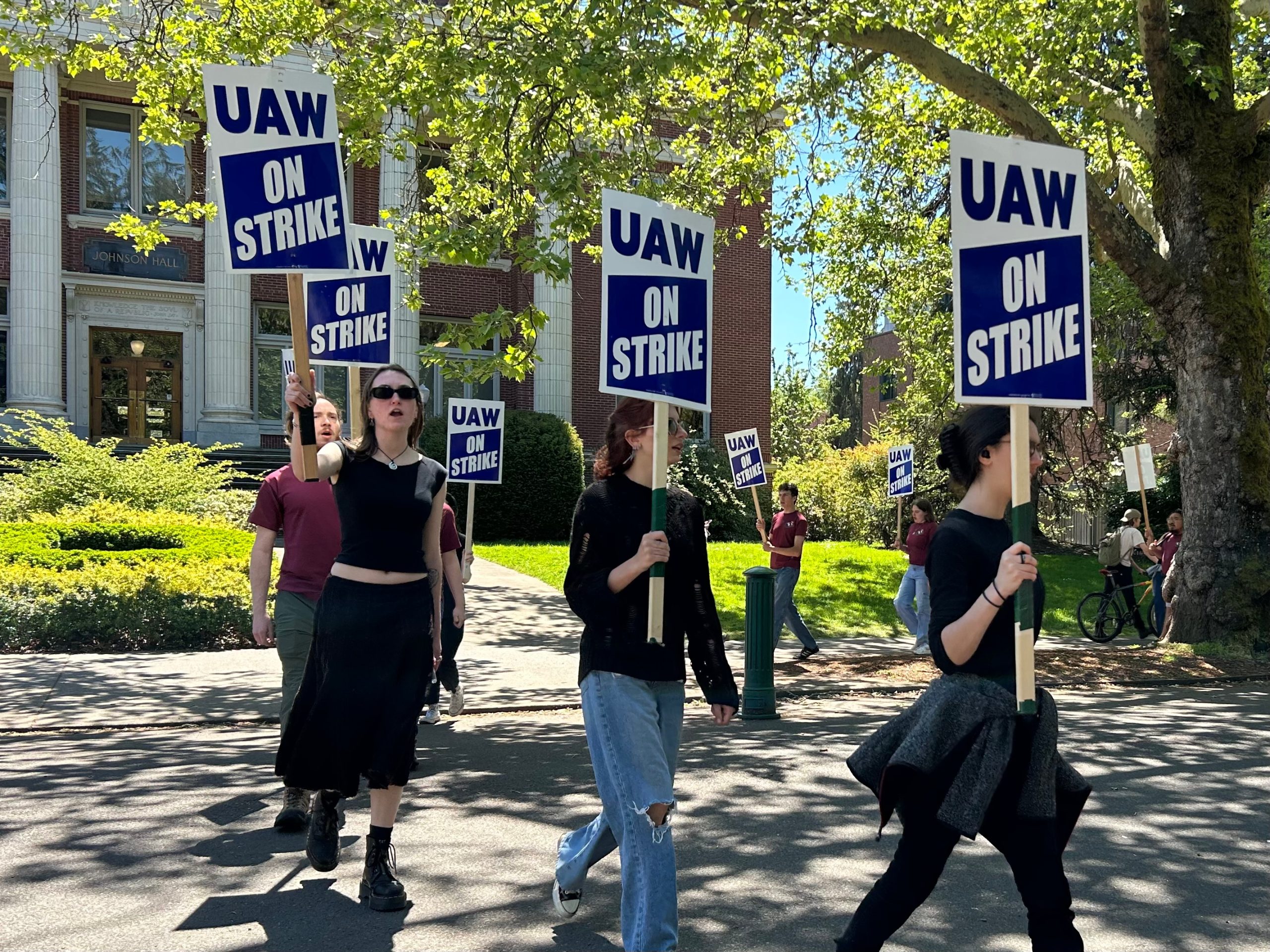 Tension grows on UO campus as student worker strike persists - Lookout ...