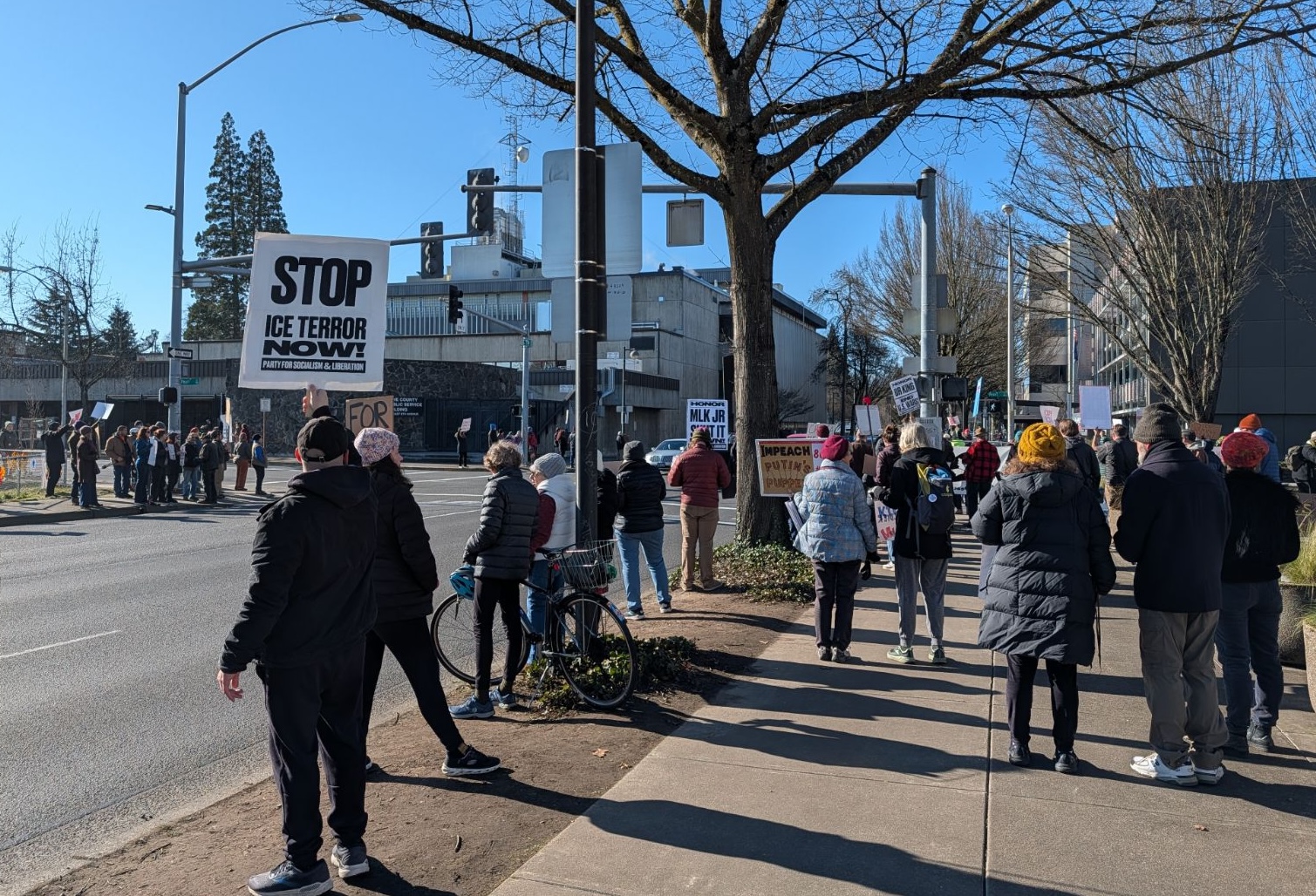 Updated: Crowd at Eugene Federal Building protests latest Minneapolis killing